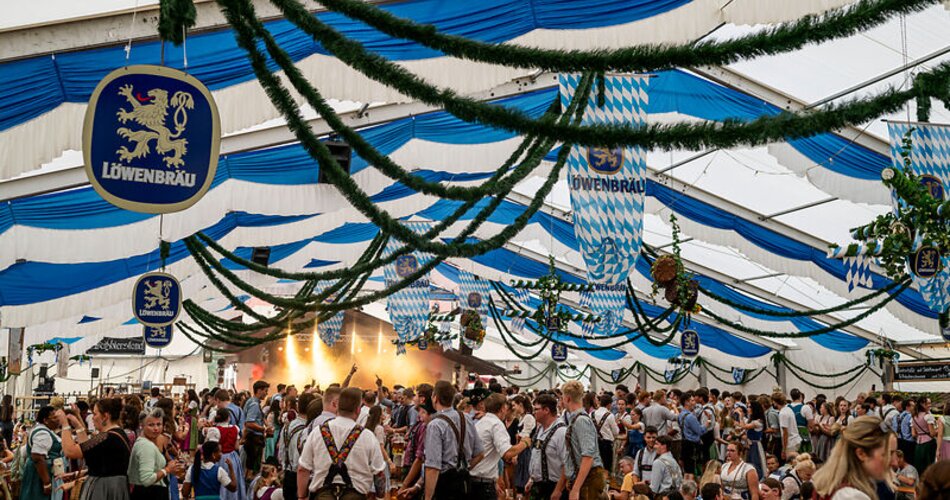 Festzelt der Festwoche Garmisch | © GaPa Tourismus GmbH/ Christian Stadler Blick in das Festzelt während der Festwoche in Garmisch | © GaPa Tourismus GmbH/ Christian Stadler