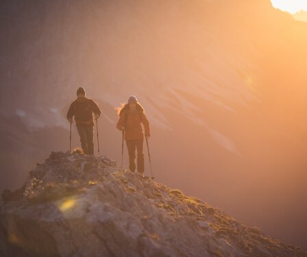Blick auf Paar bei Sonnenaufgangstour in der Tiroler Zugspitz Arena | © Tiroler Zugspitz Arena/ C. Jorda
