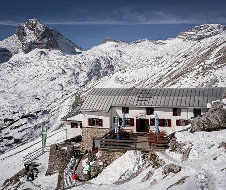 Blick auf die Knorrhütte im Reintal | © GaPa Tourismus GmbH/ Roadtrip the World
