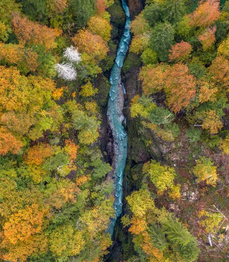 Blick auf die Partnachklamm im Herbst aus der Vogelperspektive | © GaPa Tourismus GmbH/northabroad.com