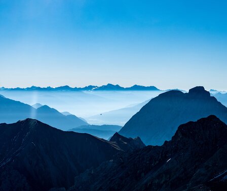 Blaue Stunden Garmisch-Partenkirchen | © Nomi Baumgartl Blick über die Alpen | © Nomi Baumgartl