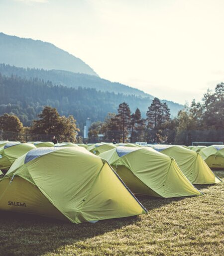 Blick auf das Zeltdorf beim AlpenTestival Garmisch-Partenkirchen | © Christian Stadler/stadlerphoto.com