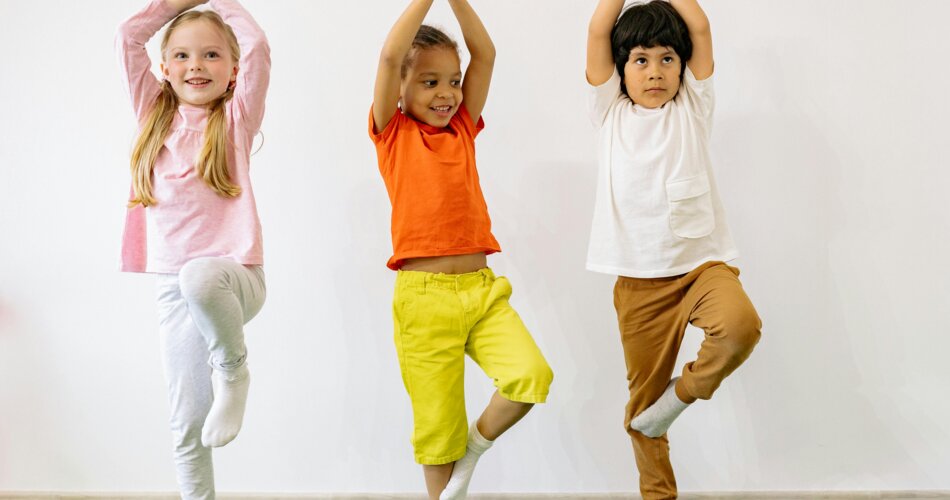 Kinderyoga - GaPa Yoga-Winterfestival Garmisch-Partenkirchen | © Pexels Blick auf Kinder beim Yoga | © Pexels