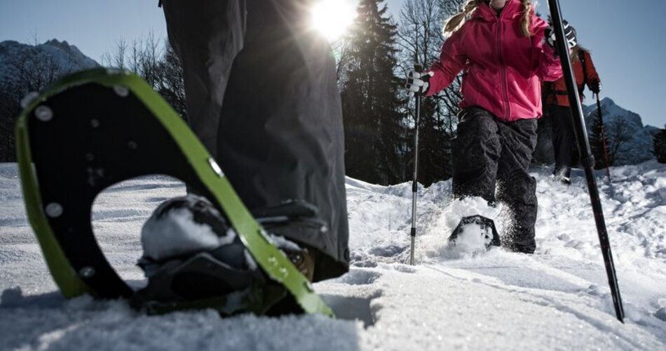 Schneeschuhwandern in Garmisch-Partenkirchen | © GaPa Tourismus GmbH/Uli Wiesmeier