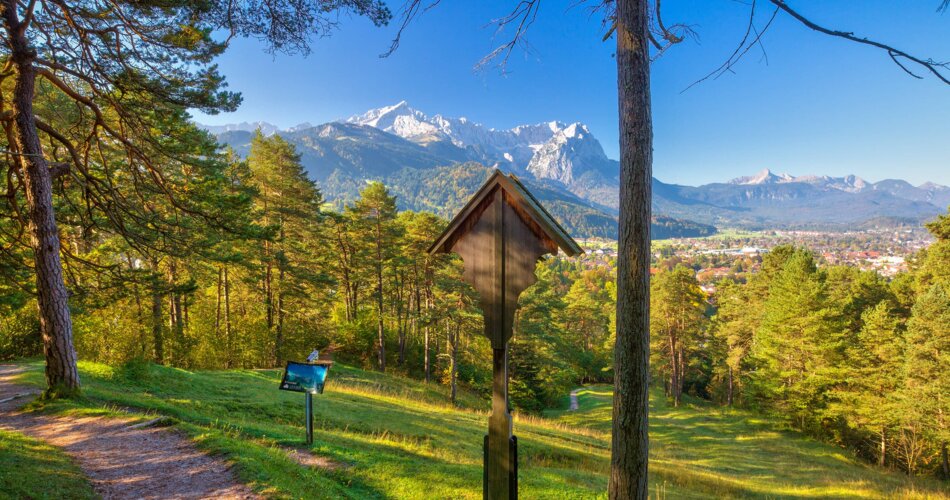 Philosophenweg Garmisch-Partenkirchen mit Panoramablick auf das Wettersteingebirge | © Markt Garmisch-Partenkirchen/Marc Hohenleitner