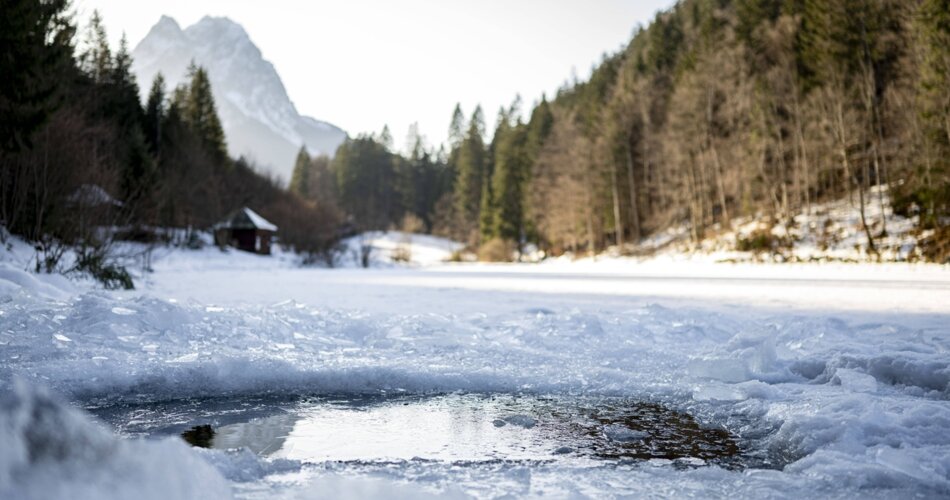 Blick auf den zugefrorenen Riessersee | © GaPa Tourismus GmbH/stadlerphoto.com