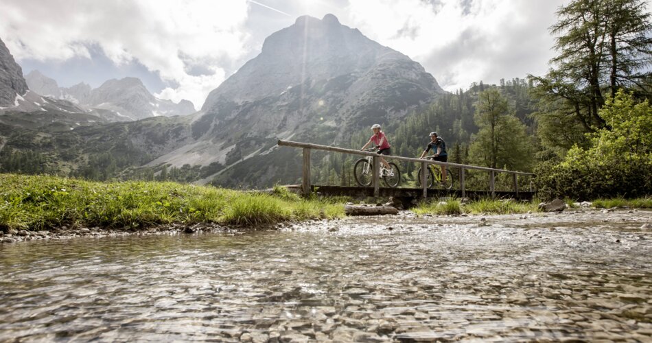 Fahrradfahren am Seebensee | © Zugspitz Arena Bayern-Tirol/Joe Hoelzl