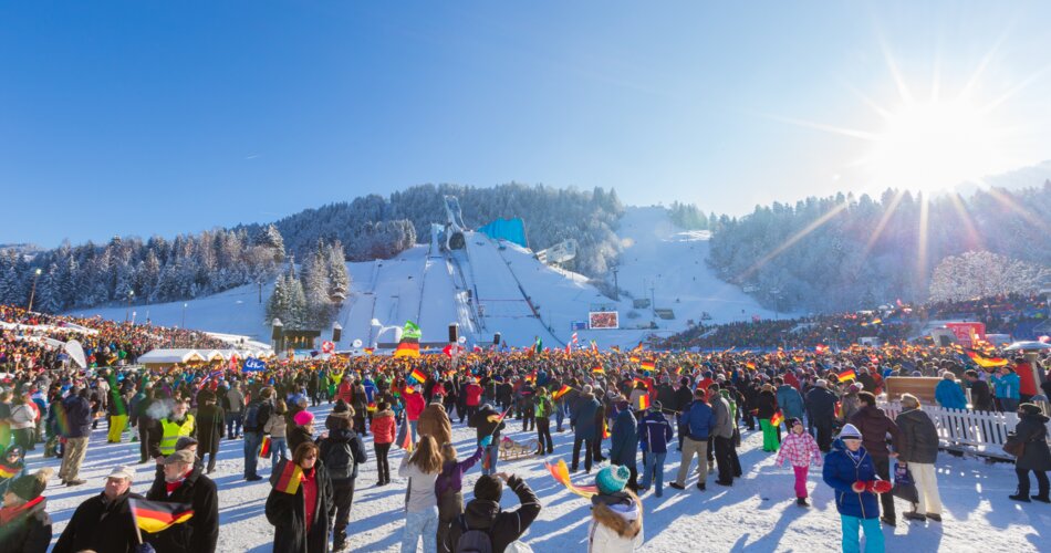 Blick auf das Neujahrsskispringen im Olympia Skistadion in Garmisch-Partenkirchen | © GaPa Tourismus GmbH/ Marc Hohenleitner