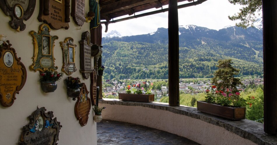 Blick von der Kriegergedächtniskapelle ins Tal | © GaPa Tourismus GmbH/Roadtrip the World