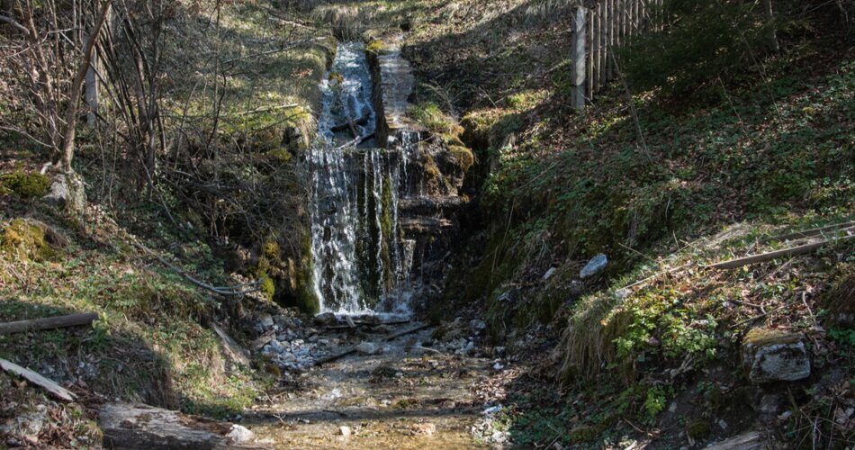Wasserfall mit Häuschen am Philosophenweg | © GaPa Tourismus GmbH/Roadtrip the World
