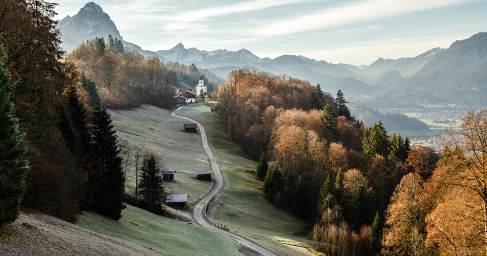 Ausblick auf Wamberg im Herbst | © GaPa Tourismus GmbH/Roadtrip the World