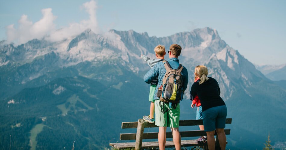 Familienausflug auf den Wank Gipfel | © Ferienregion Zugspitzland/MWinterholler