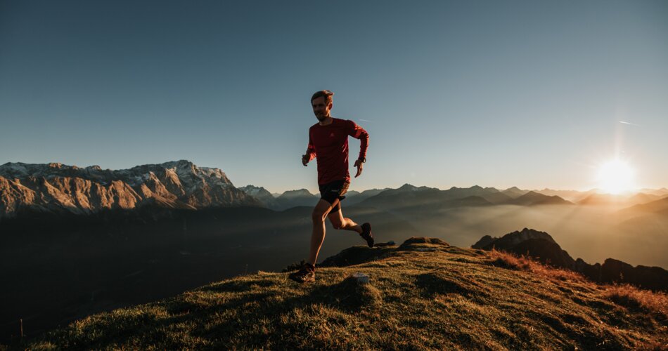 Blick auf Mann bei Trailrunning in Garmisch-Partenkirchen | © Zugspitz Arena Bayern Tirol/Thomas Marzusch