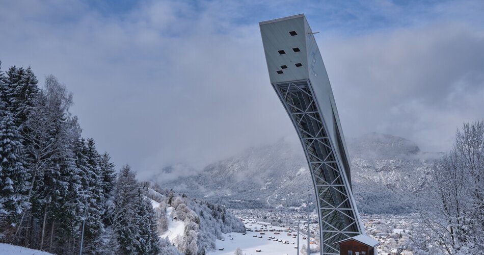 Große Olympia Sprungschanze im Winter