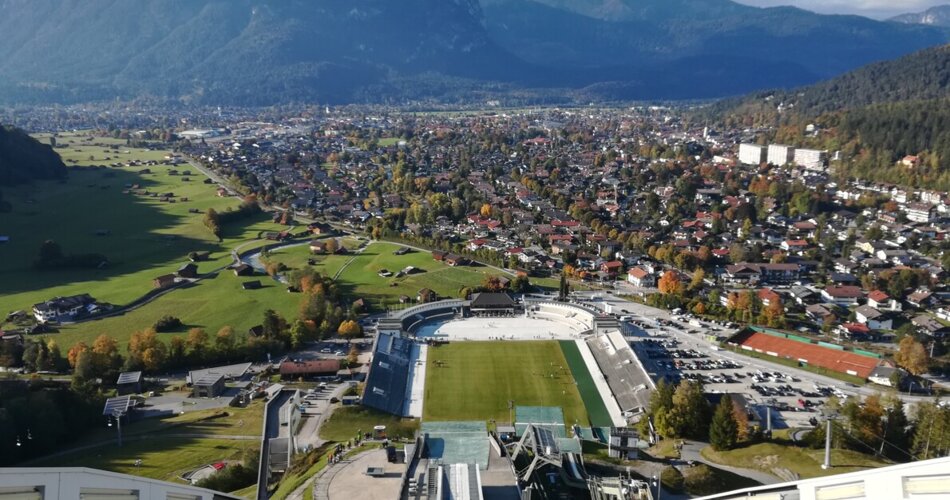 Blick von der Skisprungschanze in Garmisch-Partenkirchen | © GaPa Tourismus GmbH/Roadtrip the World